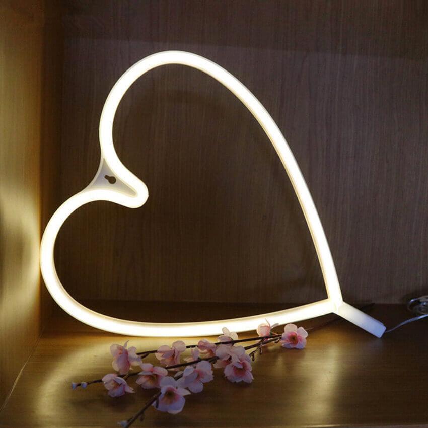 Neon Heart Light for